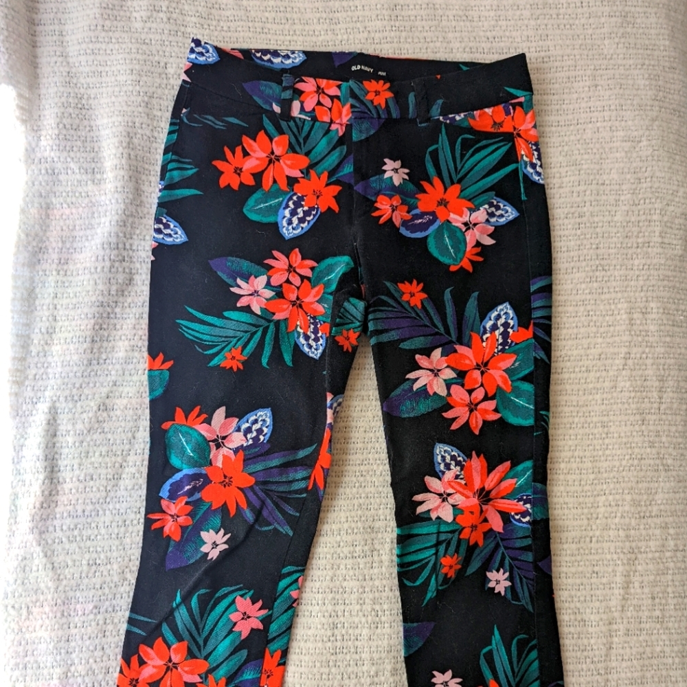 Old Navy Pixie Cut tropical print black pants